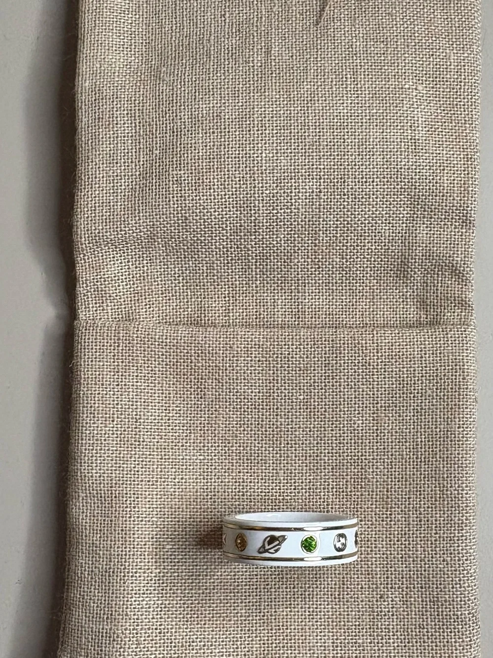 Gucci iconic 18k gold ring with gemstones